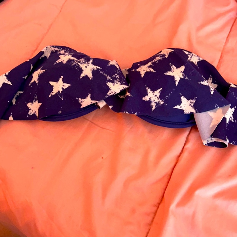 I’m selling this bathing suit.